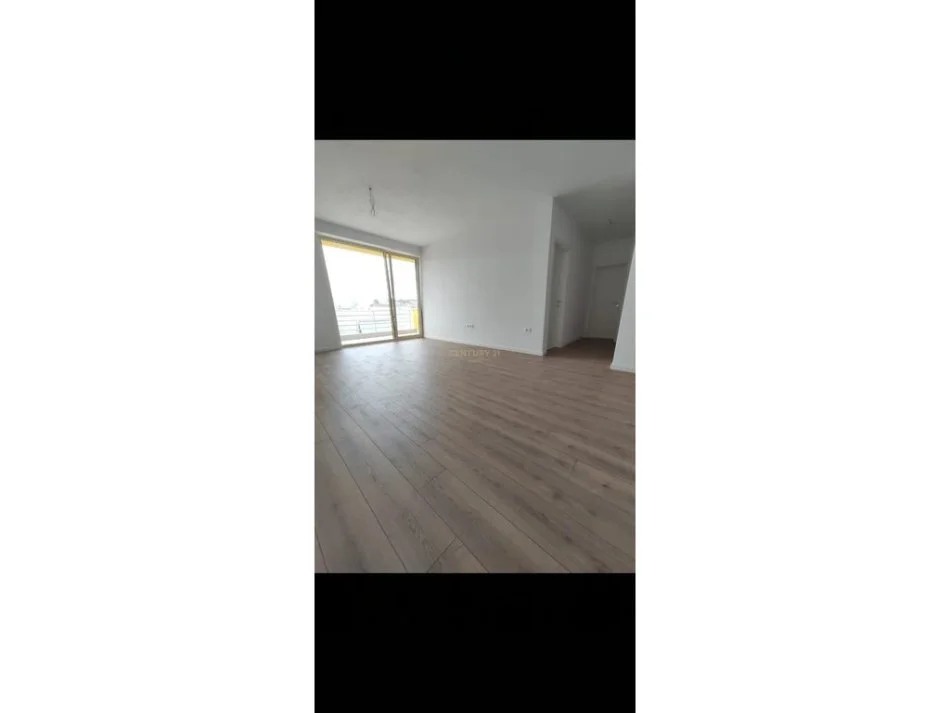 Tirane, shes apartament 1+1 Kati 4, 63 m² 83.000 € (Fresku)