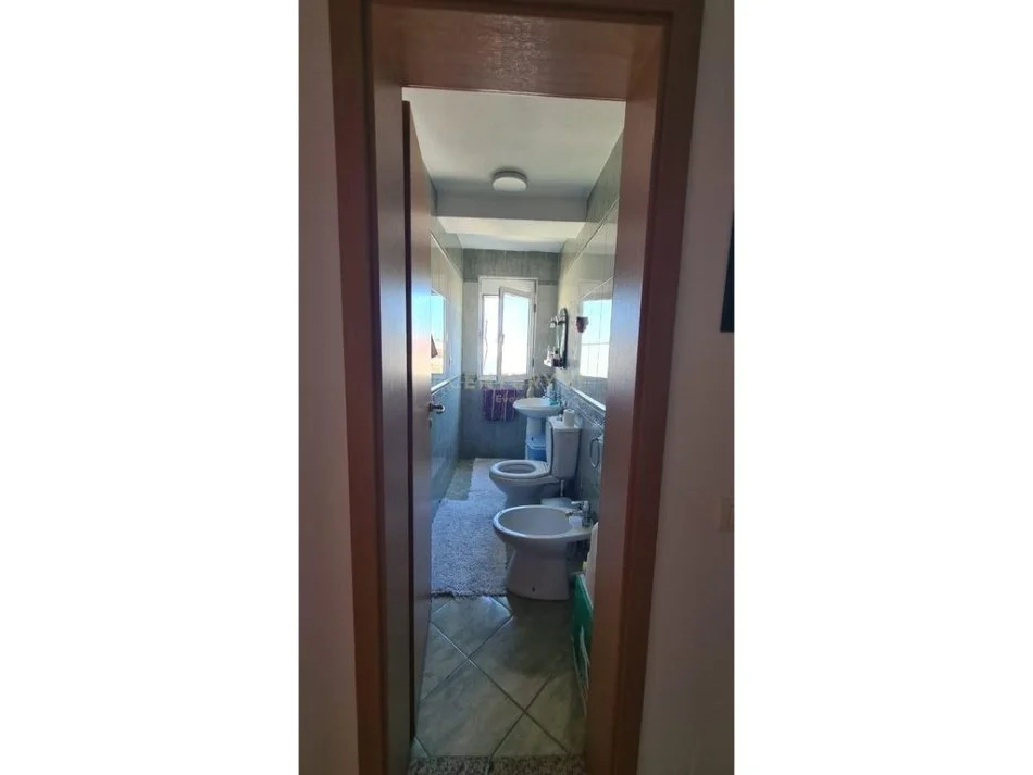 Tirane, shes apartament 3+1 Kati 6, 100 m² 150.000 € (brryli)