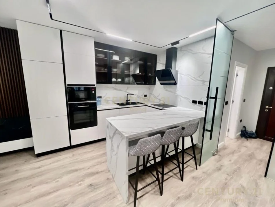 Sarande, shes apartament 2+1 Kati 8, 125 m² 255.000 € (Sarandë)