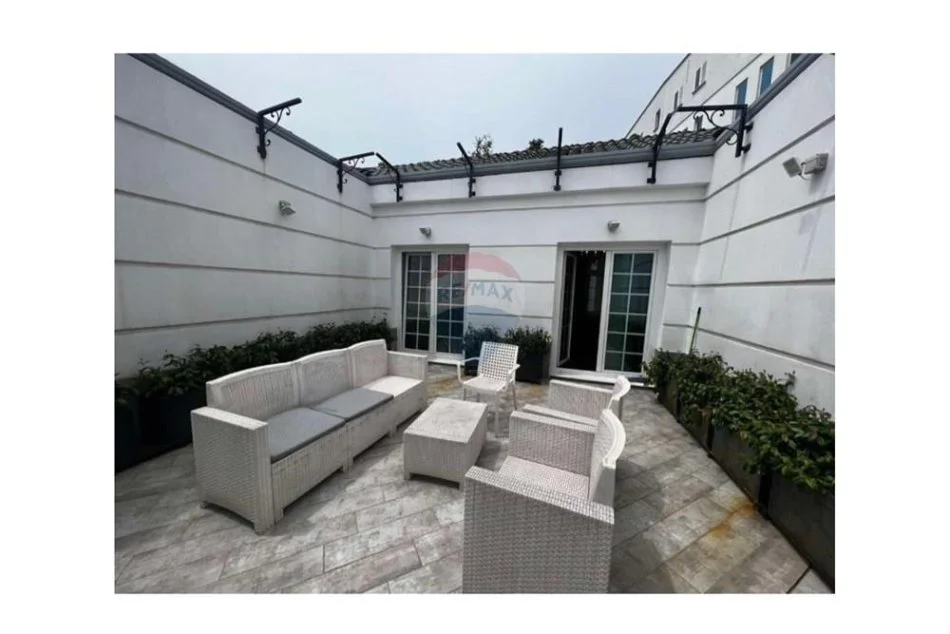 Tirane, jepet me qera apartament+verande | Penthouse 4+1+Ballkon Kati 2, 210 m² 1.500 € (Sauk)