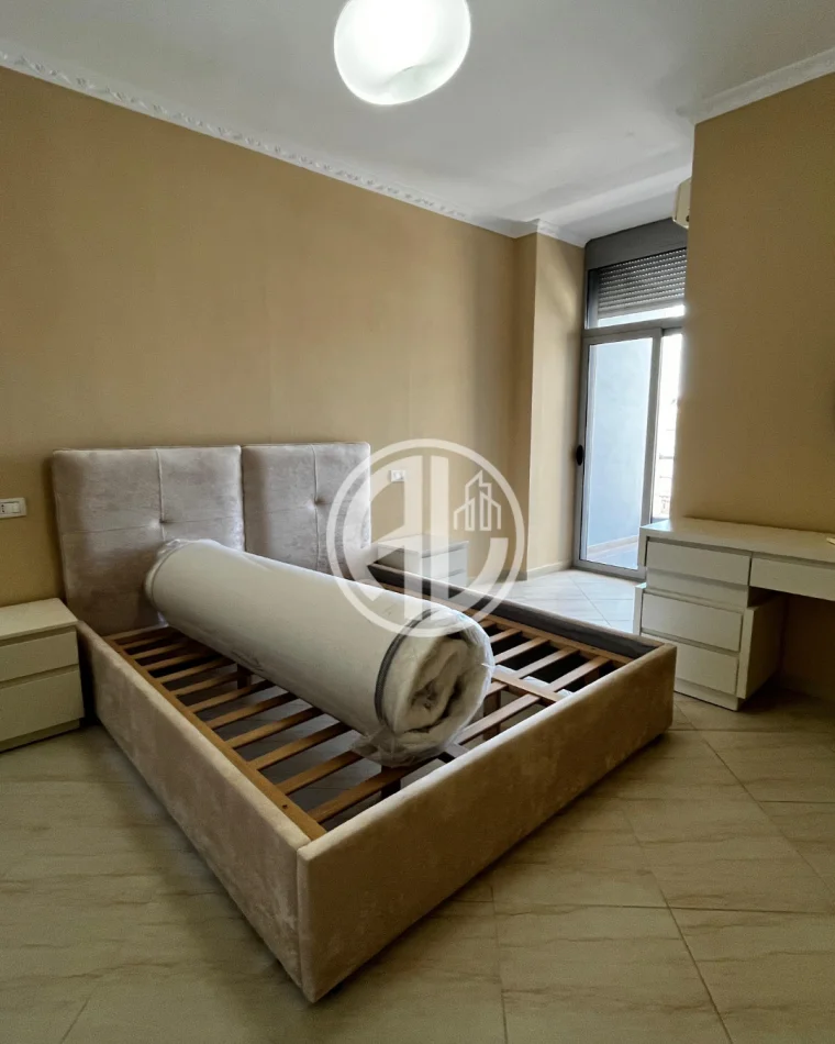 Durres, jepet me qera 2+1+Ballkon Kati 9, 450 € 