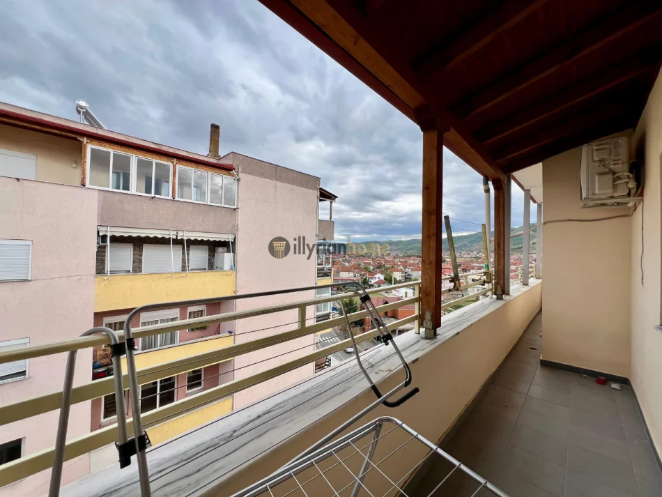 Pogradec, shitet apartament 2+1+Ballkon Kati 8, 135.000 €