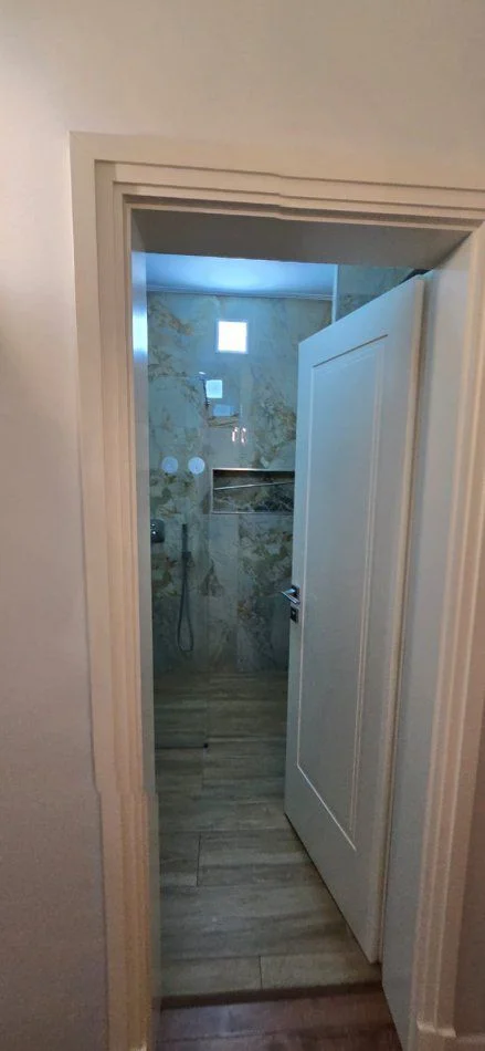 Tirane, jepet me qera apartament 3+1+Ballkon Kati 2, 118 m² 1.000 € (KODRA E DIELLIT)