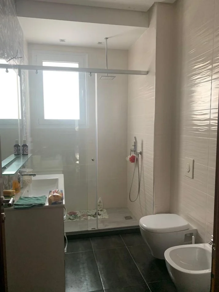 Tirane, shitet Vile 2 Katshe Kati 2, 690 m² 2.200.000 € (Farke)