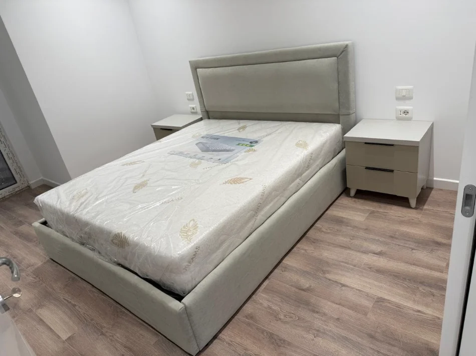 Tirane, jepet me qera apartament 1+1 Kati 2, 81 m² 730 € (Rruga 5 Maj)