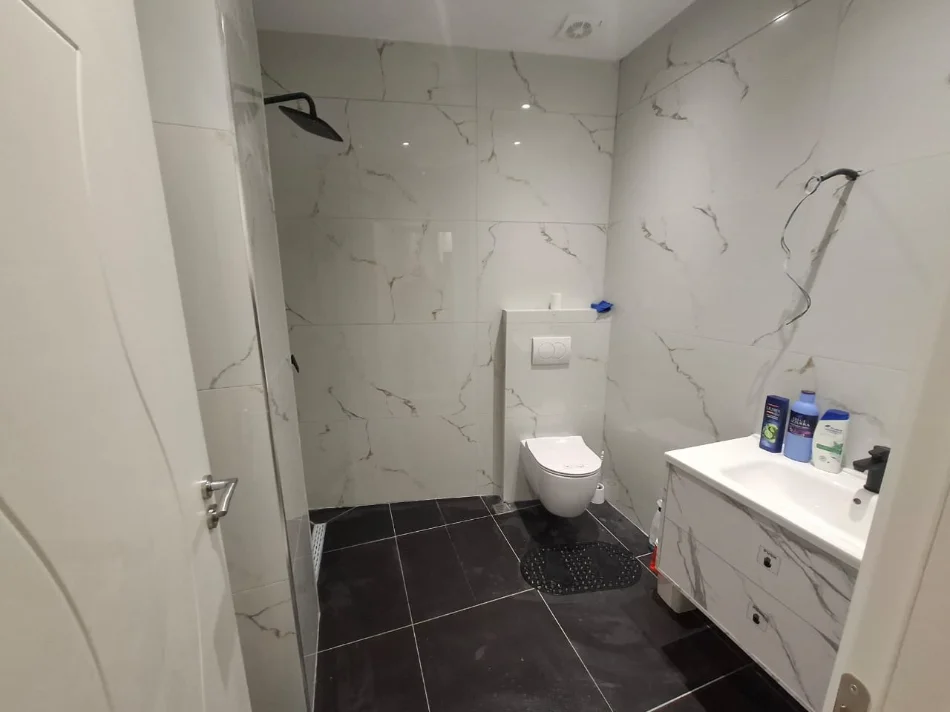 Vlore, shitet 2+1 Kati 3, 78 m² 120.000 € (Rruga Ali Demi, Vlorë)