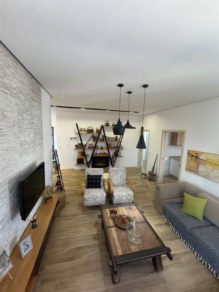 Tirane, jepet me qera apartament 2+1+Ballkon Kati 7, 114 m² 800 € (STACIONI I TRENIT)