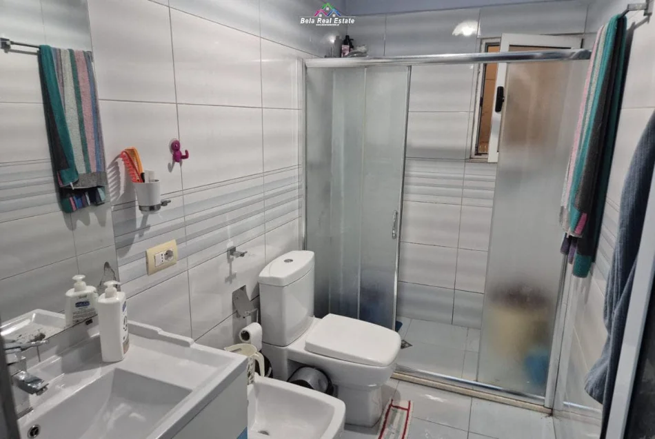 Tirane, jepet me qera apartament 2+1 Kati 6, 90 m² 670 € (Rruga Petro Nini Luarasi)