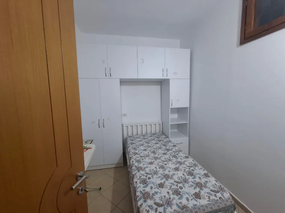 Vlore, jepet me qera shtepi 2+1 Kati 1, 120 m² 300 € (Lagjia Karabash Vlore)