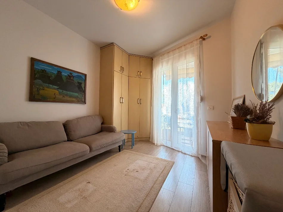 Tirane, shitet apartament 3+1+Ballkon Kati 4, 135 m² 265.000 € (Rruga Jordan Misja)