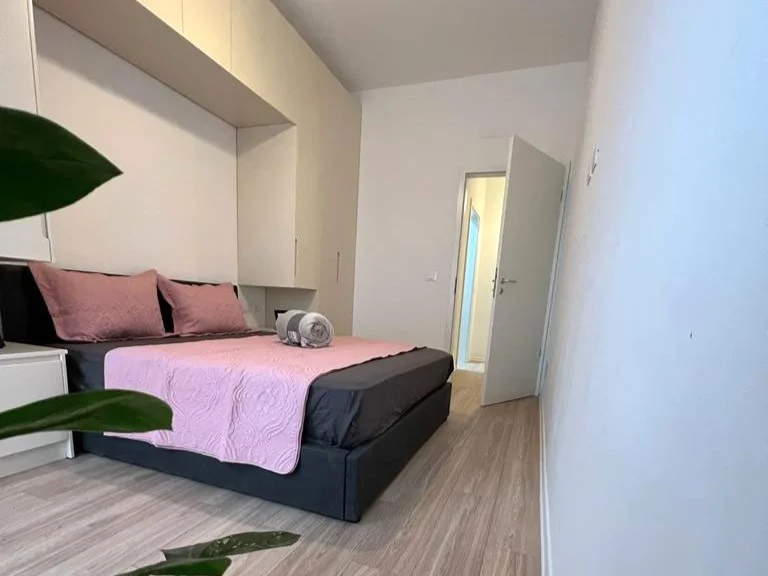 Tirane, jepet me qera apartament 1+1+Ballkon Kati 3, 70 m² 700 € 