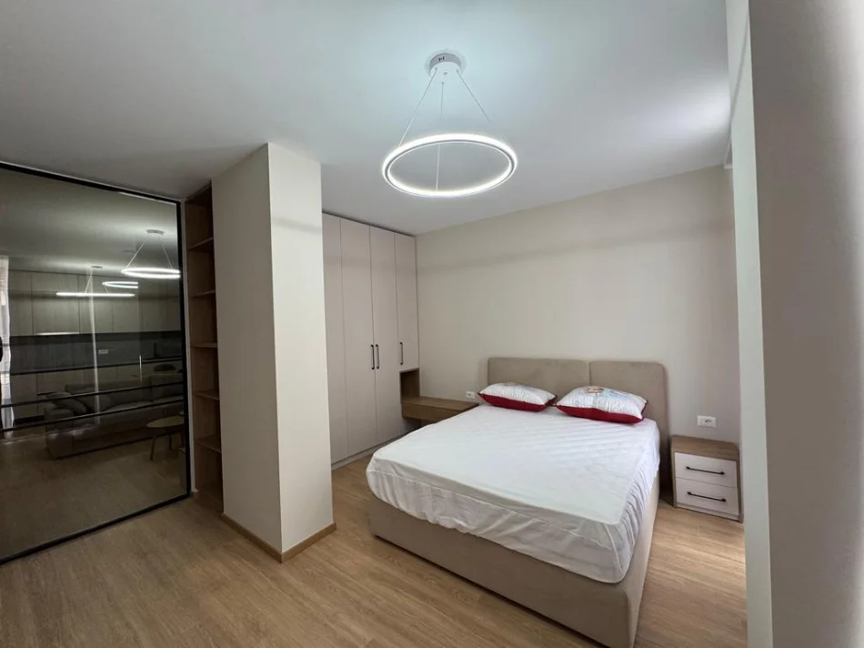 Tirane, shes apartament 1+1 Kati 1, 93 m² (Kopshti Botanik)