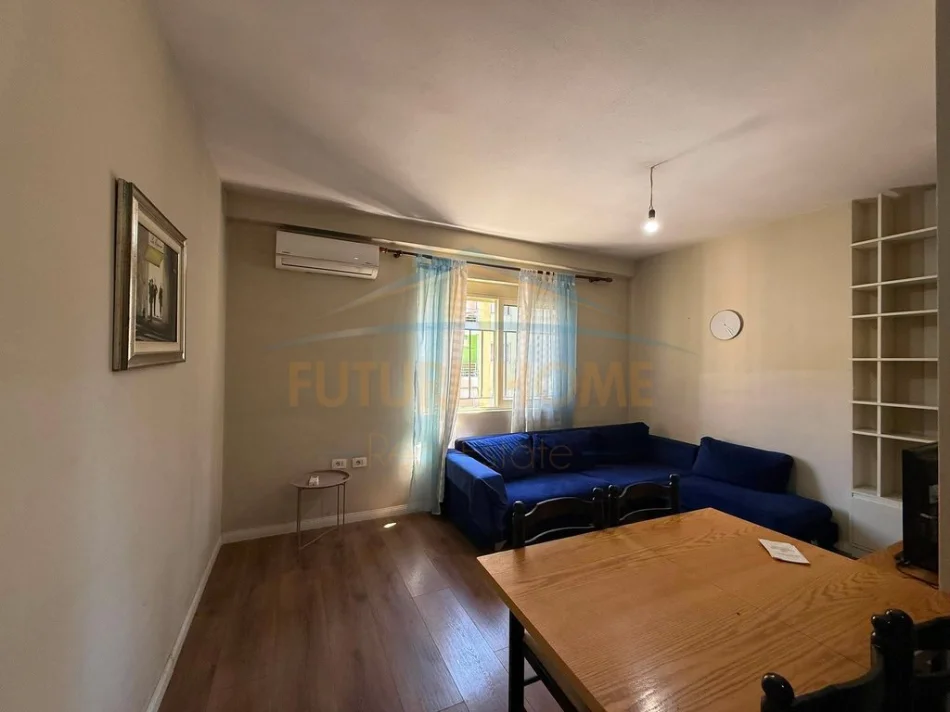 Tirane, shitet apartament 1+1 Kati 5, 55 m² 105.000 € (Pallatet Cabej)