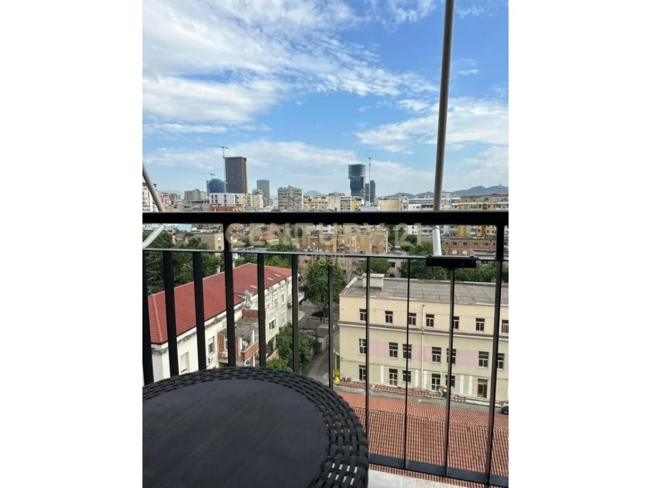 Tirane, shes apartament 1+1 Kati 8, 76 m² 180.000 € (rruga asim vokshi)