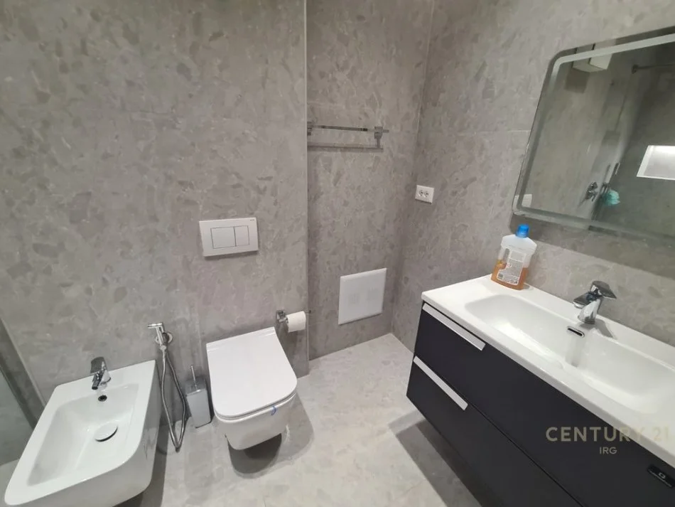 Tirane, jepet me qera apartament 2+1 Kati 3, 94 m² 1.200 € (Komuna e Parisit)