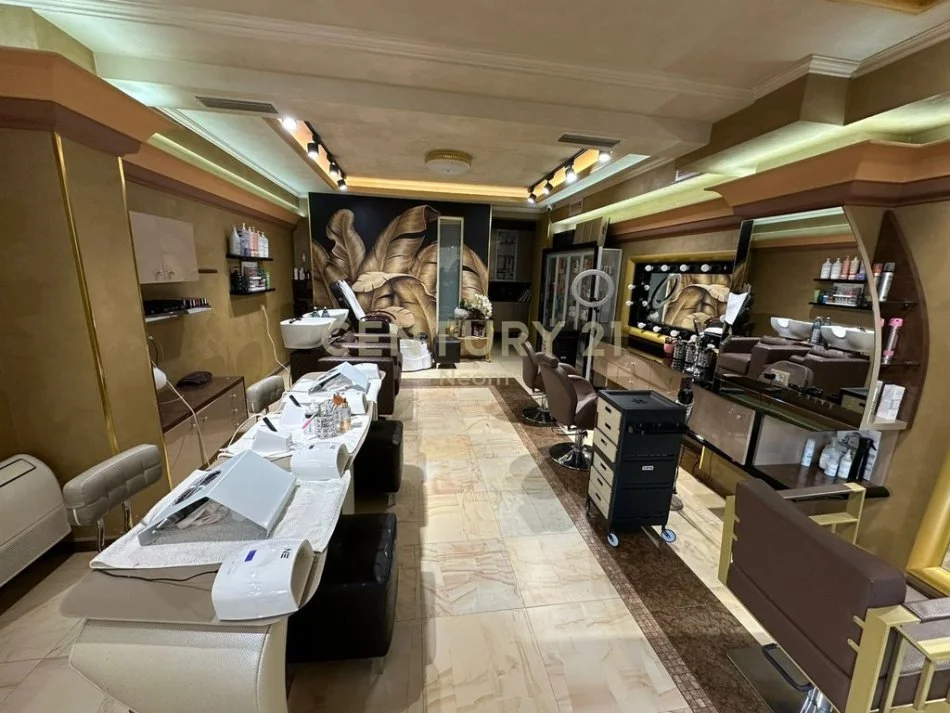 Tirane, shitet ambjent biznesi Kati 0, 57 m² 180.000 € (Porcelan)