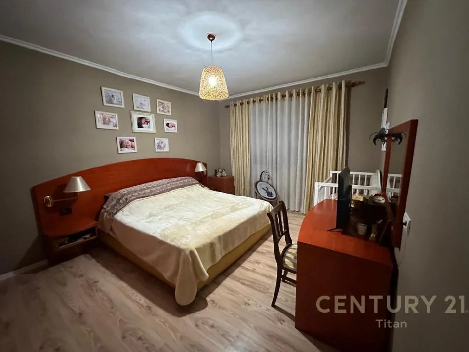 Tirane, shes apartament 1+1 Kati 5, 63 m² 115.000 € (Ish parku i autobuzave)