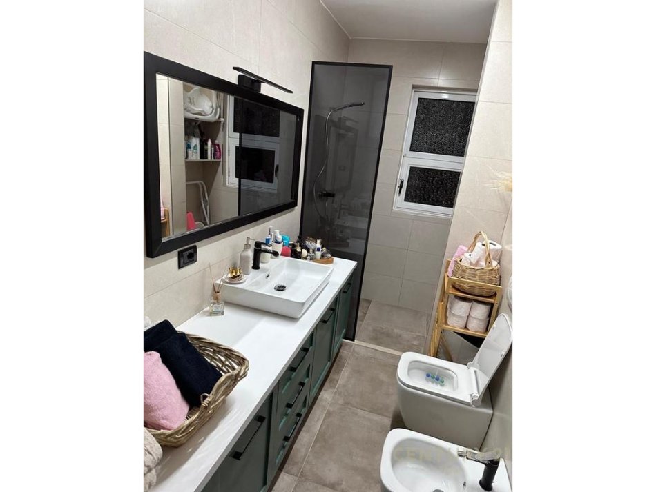 Tirane, shitet apartament 1+1 Kati 5, 63 m² 115.000 € (Ish Parku ,SHITET ME KREDI 100%)
