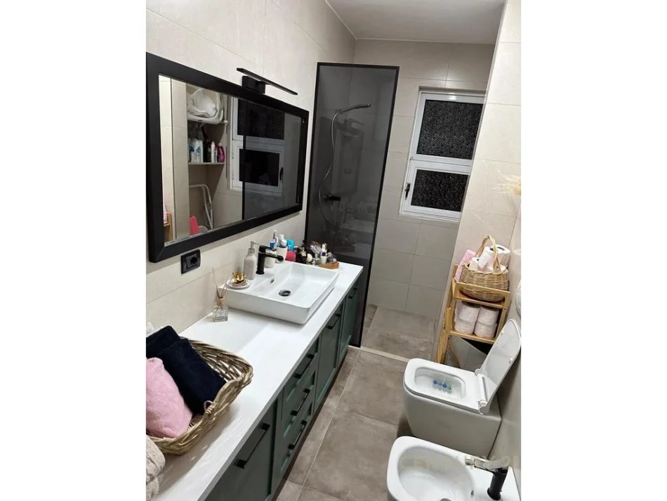 Tirane, shes apartament 1+1 Kati 5, 63 m² 115.000 € (Ish parku i autobuzave)