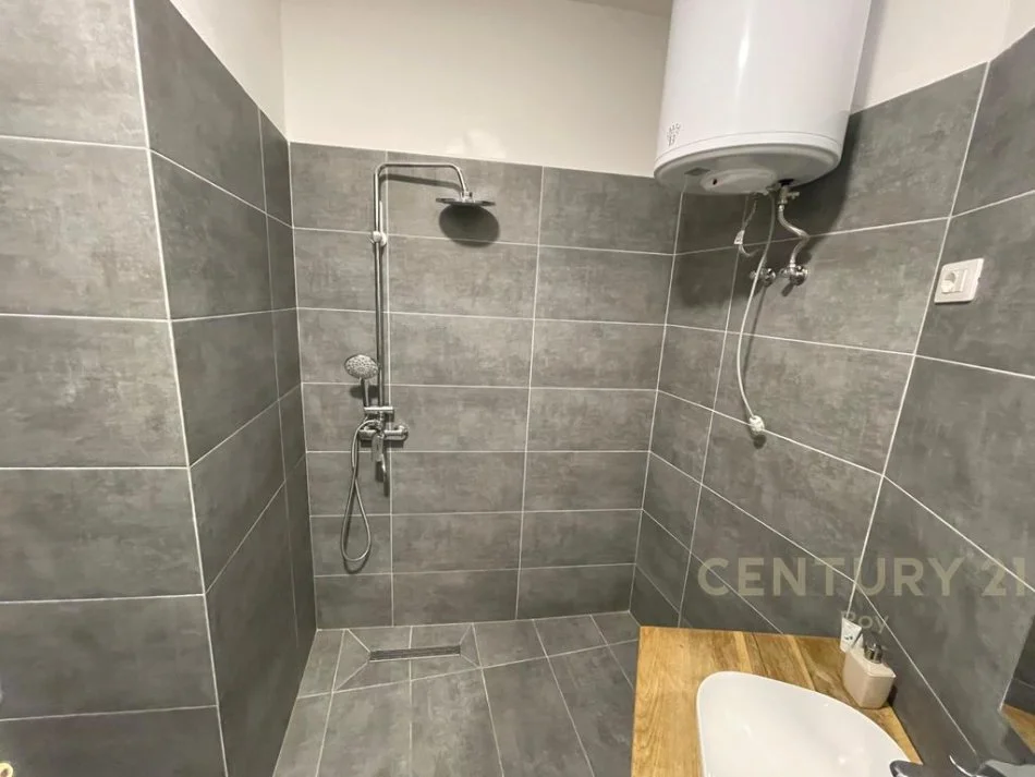 Durres, shitet apartament 1+1 Kati 15, 47 m² 65.000 € (SHKEMBI I KAVAJES, DURRES!)