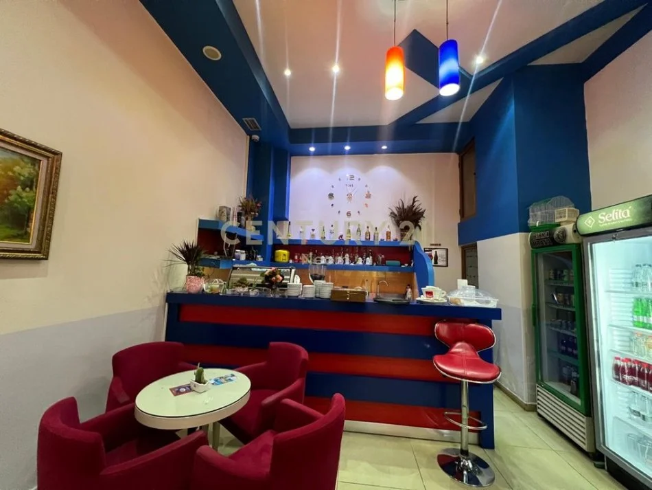 Tirane, shitet lokal Kati 0, 52 m² 160.000 € (Neom115308)