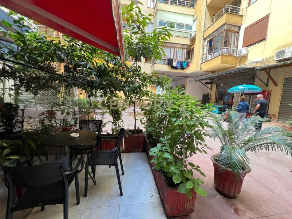 Tirane, shitet lokal Kati 0, 52 m² 160.000 € (Neom115308)