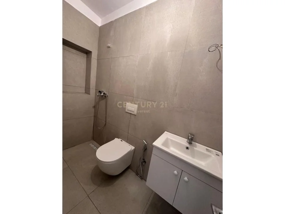 Tirane, shitet apartament 1+1 Kati 5, 62 m² 87.000 € (Fresk)