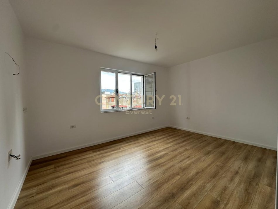 Tirane, shitet apartament 1+1 Kati 4, 45 m² 130.000 € (Qender)