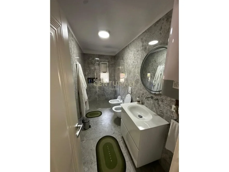 Tirane, shitet Vile 3 Katshe Kati 3, 214 m² 320.000 € 