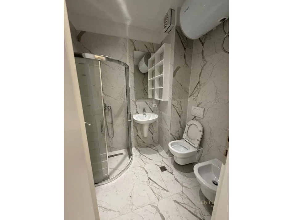 Tirane, jap me qera apartament 2+1+2+POST PARKIMI+Ballkon , 115 m² 1.200 € (Liqeni i Thatë)