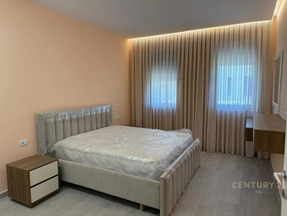 Tirane, jap me qera apartament 2+1+2+POST PARKIMI+Ballkon , 115 m² 1.200 € (Liqeni i Thatë)