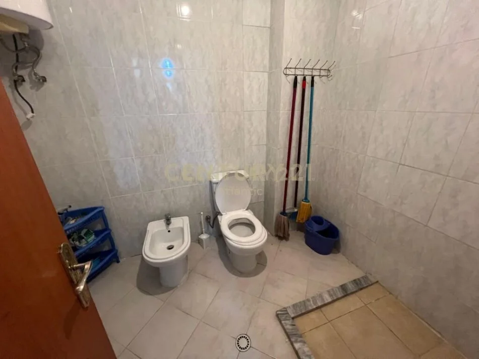 Durres Plazh, jepet me qera apartament 1+1 Kati 3, 62 m² 400 € (Plazh Rrota Kuqe)