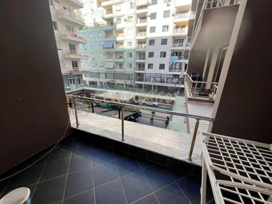 Durres Plazh, jepet me qera apartament 1+1 Kati 3, 62 m² 400 € (Plazh Rrota Kuqe)