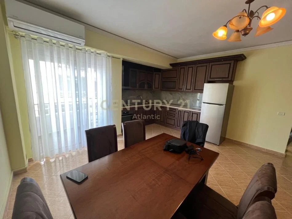 Durres Plazh, jepet me qera apartament 2+1 Kati 2, 122 m² 600 € (Plazh Rrota kuqe)