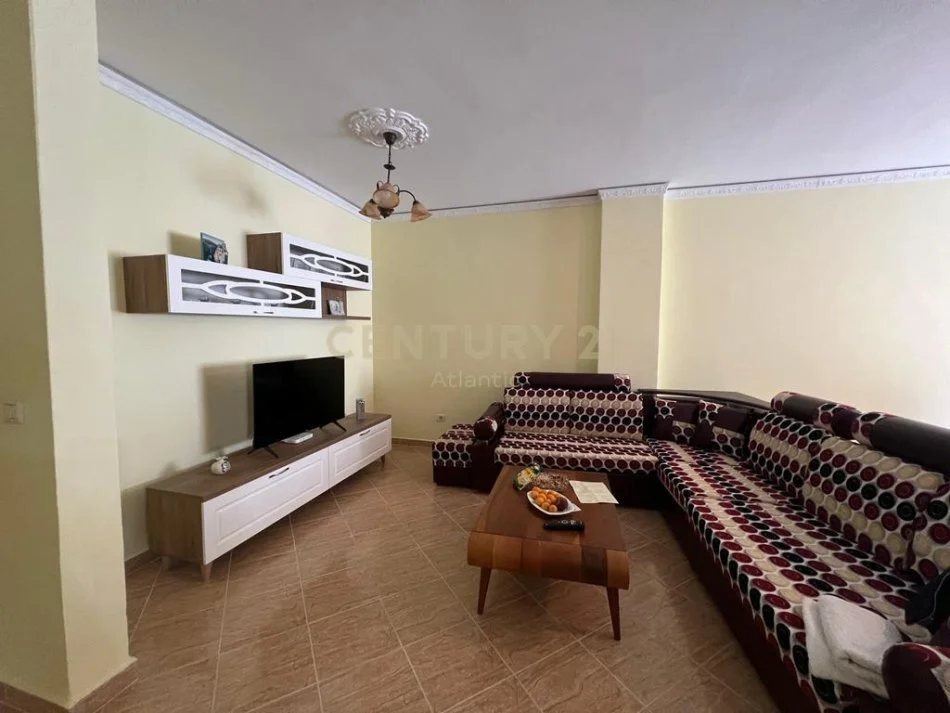 Durres Plazh, jepet me qera apartament 2+1 Kati 2, 122 m² 600 € (Plazh Rrota kuqe)