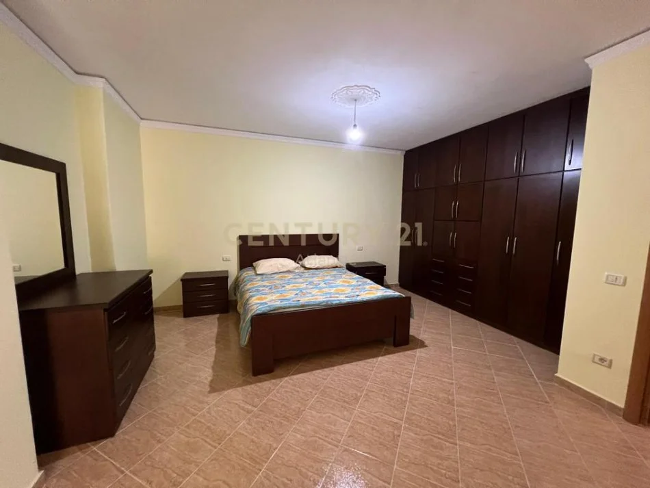 Durres Plazh, jepet me qera apartament 2+1 Kati 2, 122 m² 600 € (Plazh Rrota kuqe)