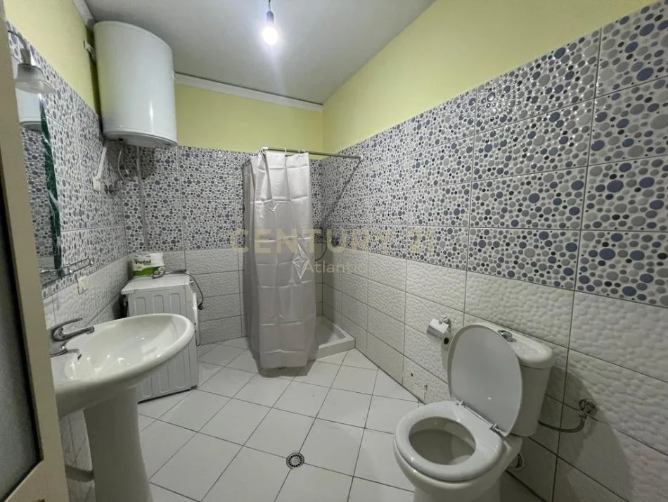 Durres Plazh, jepet me qera apartament 2+1 Kati 2, 122 m² 600 € (Plazh Rrota kuqe)
