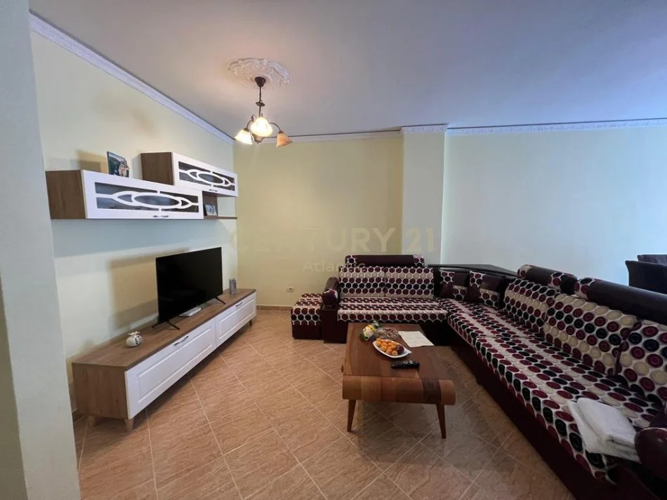 Durres Plazh, jepet me qera apartament 2+1 Kati 2, 122 m² 600 € (Plazh Rrota kuqe)