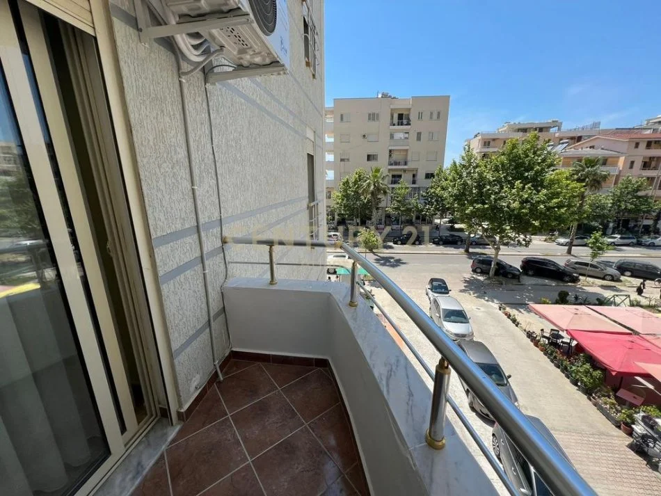 Durres, jepet me qera apartament 2+1 Kati 2, 122 m² 600 € 