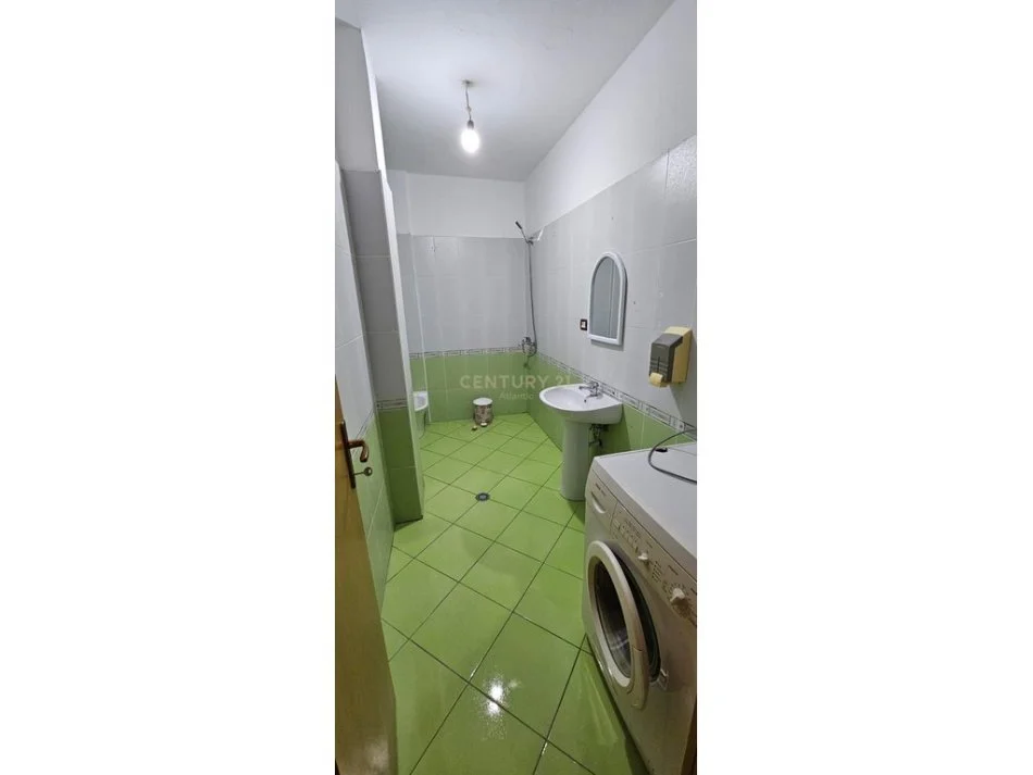 Durres Plazh, jepet me qera apartament 1+1+Ballkon Kati 2, 105 m² 600 € (Stacioni I Pare Plazh)