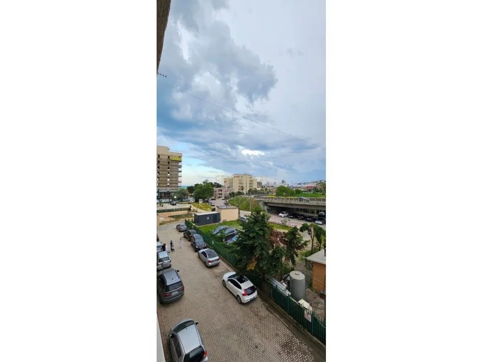 Durres, jepet me qera apartament 2+1+Ballkon Kati 2, 105 m² 500 € (plazh)