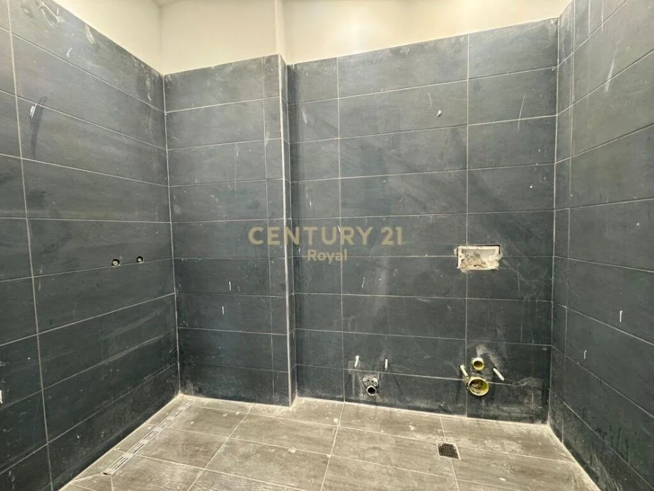 Tirane, shes apartament 3+1+2 , 147 m² 286.650 € (Liqeni i Thatë)