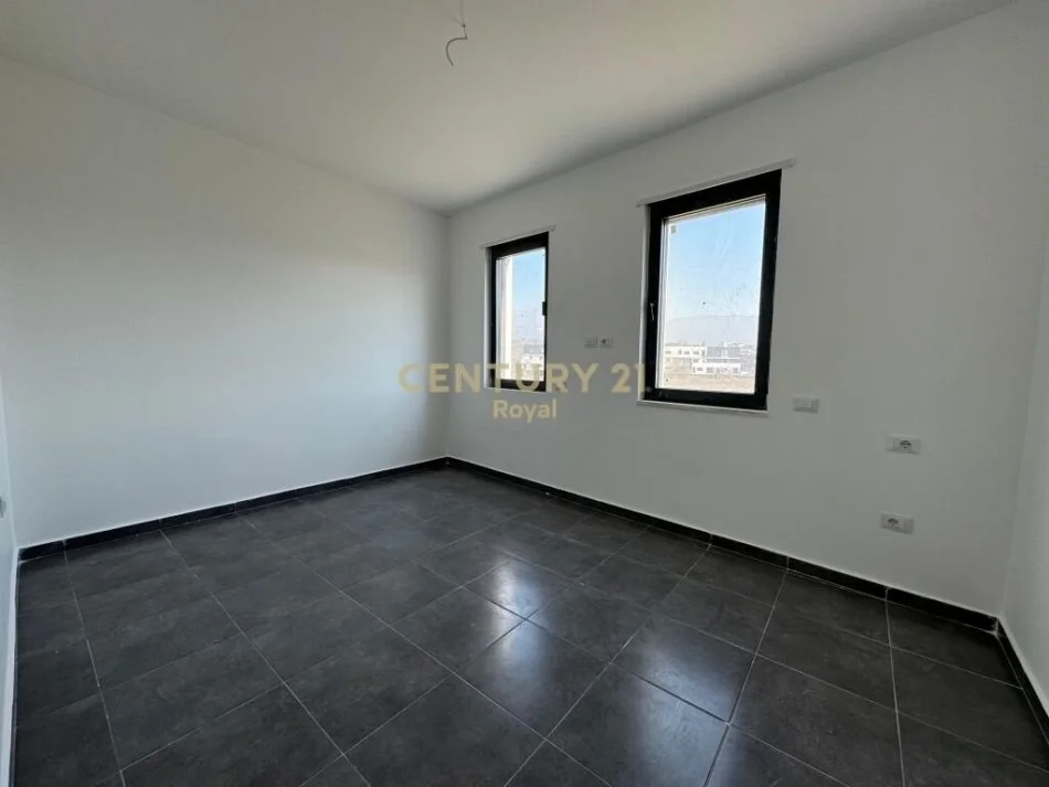 Tirane, shes apartament 3+1+2 , 147 m² 286.650 € (Liqeni i Thatë)