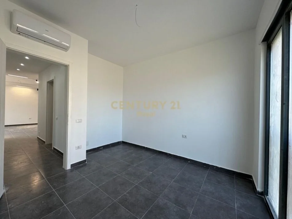 Tirane, shes apartament 3+1+2 , 147 m² 286.650 € (Liqeni i Thatë)