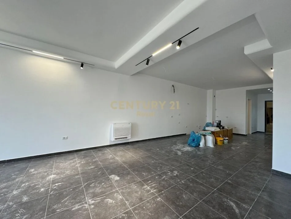 Tirane, shes apartament 3+1+2 , 147 m² 286.650 € (Liqeni i Thatë)