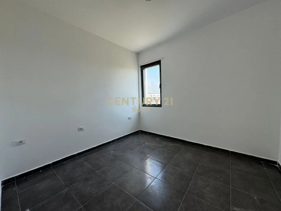 Tirane, shes apartament 3+1+2 , 147 m² 286.650 € (Liqeni i Thatë)