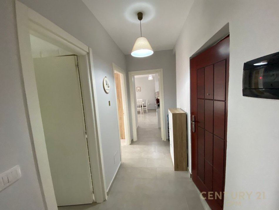 Tirane, jepet me qera apartament 2+1+Ballkon Kati 5, 88 m² 600 € (Don Bosko)