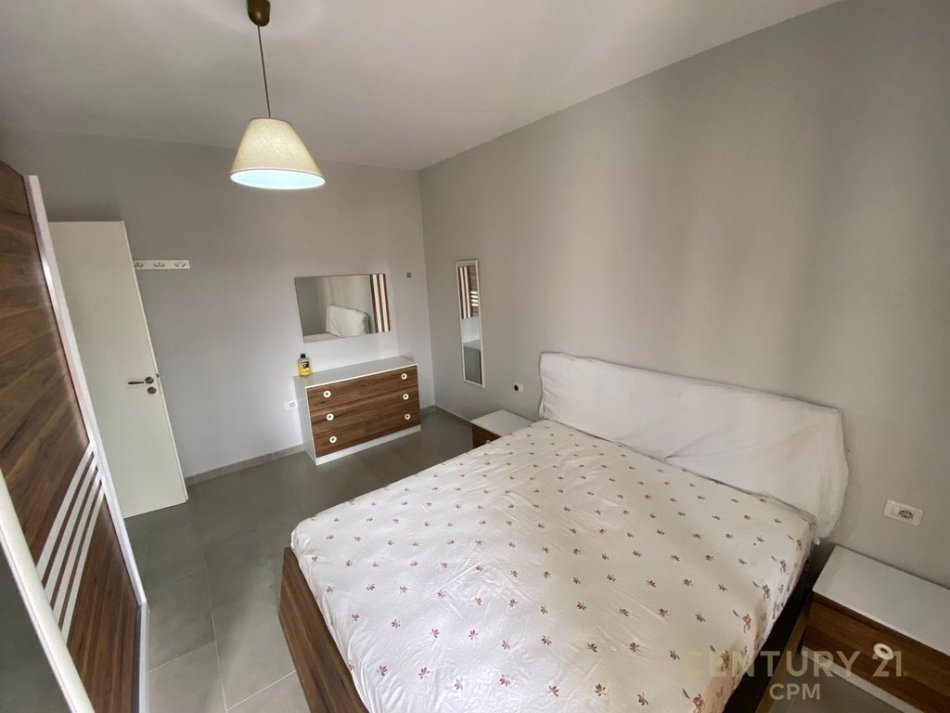 Tirane, jepet me qera apartament 2+1+Ballkon Kati 5, 88 m² 600 € (Don Bosko)