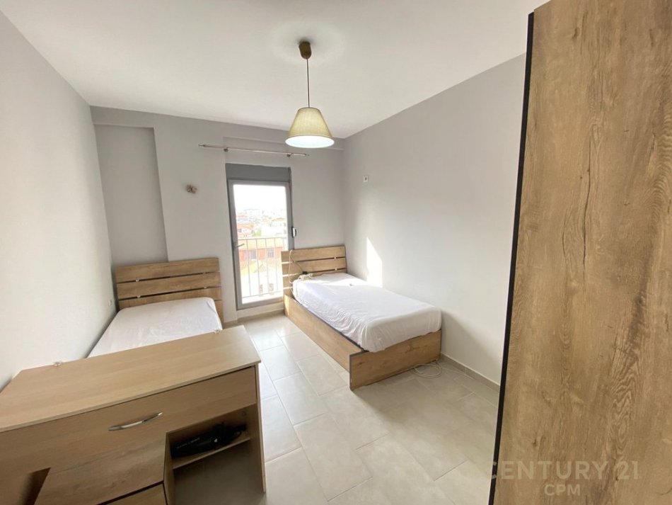 Tirane, jepet me qera apartament 2+1+Ballkon Kati 5, 88 m² 600 € (Don Bosko)