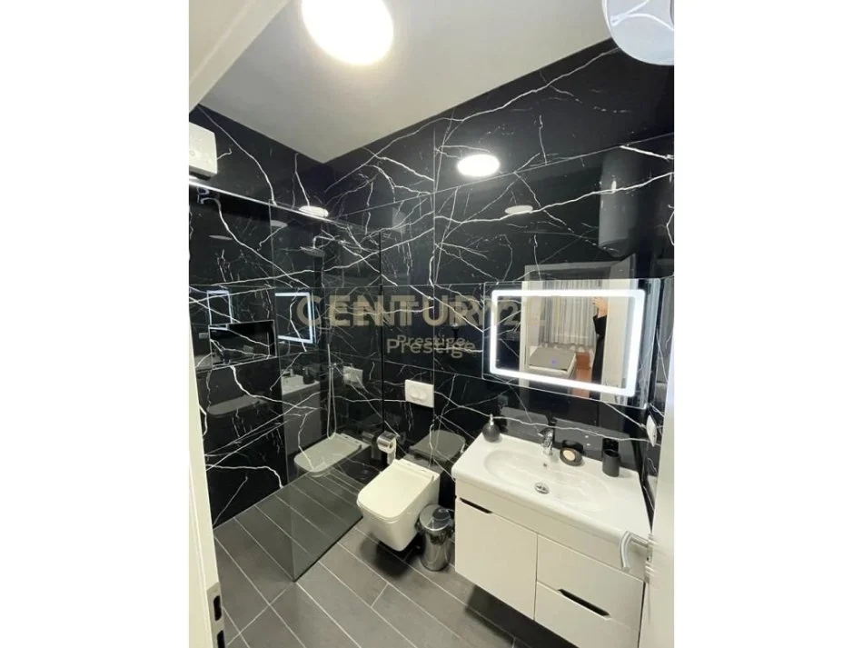 Tirane, jap me qera apartament 2+1+2 , 147 m² 650 € (Kopshti Botanik Zoologjik)